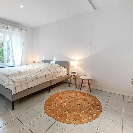 Hébergement de vacances Charmante Maison Avec Piscine